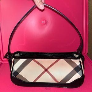 Burberry Wristlet so cute! 🌈💕